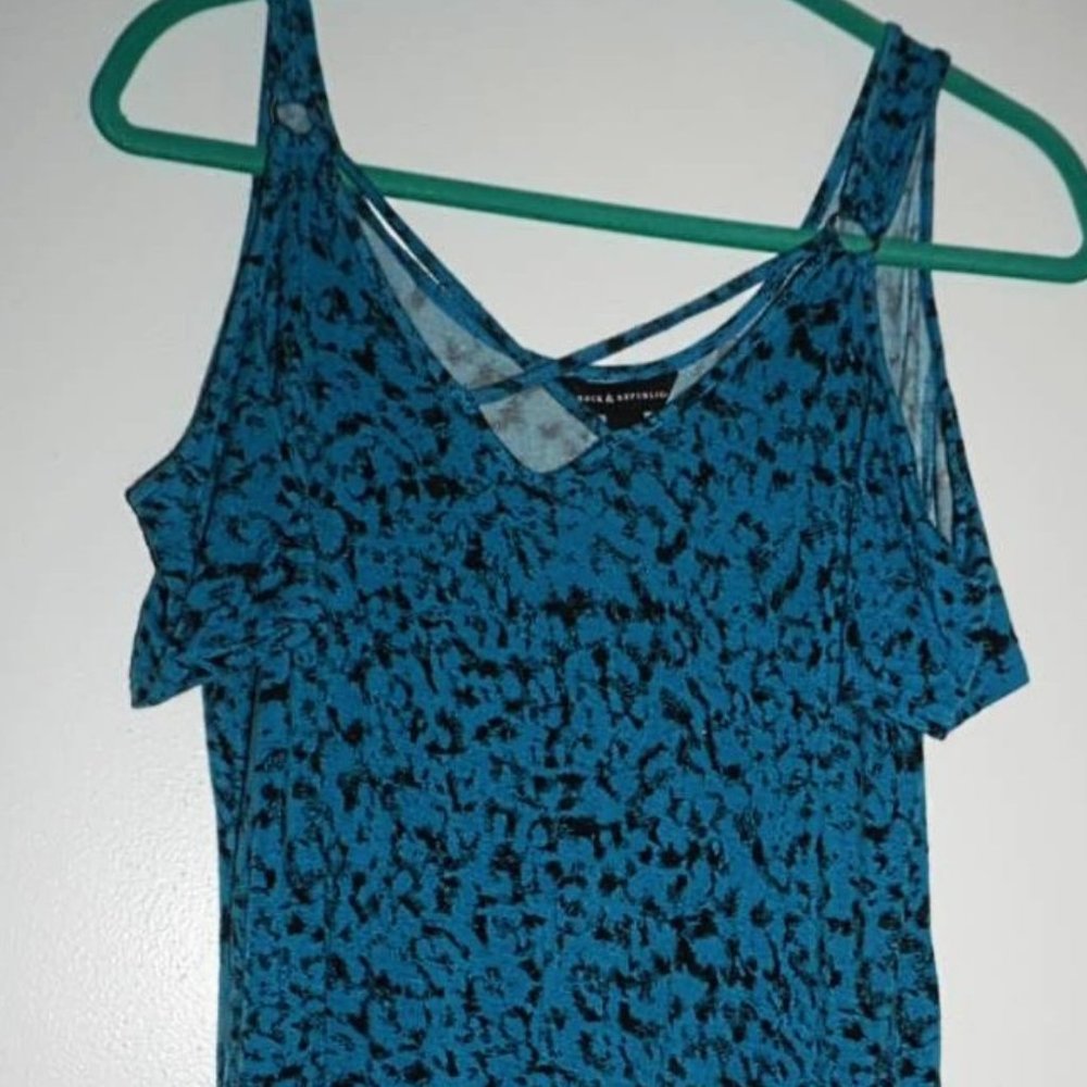 Rock & Republic cold shoulder shirt